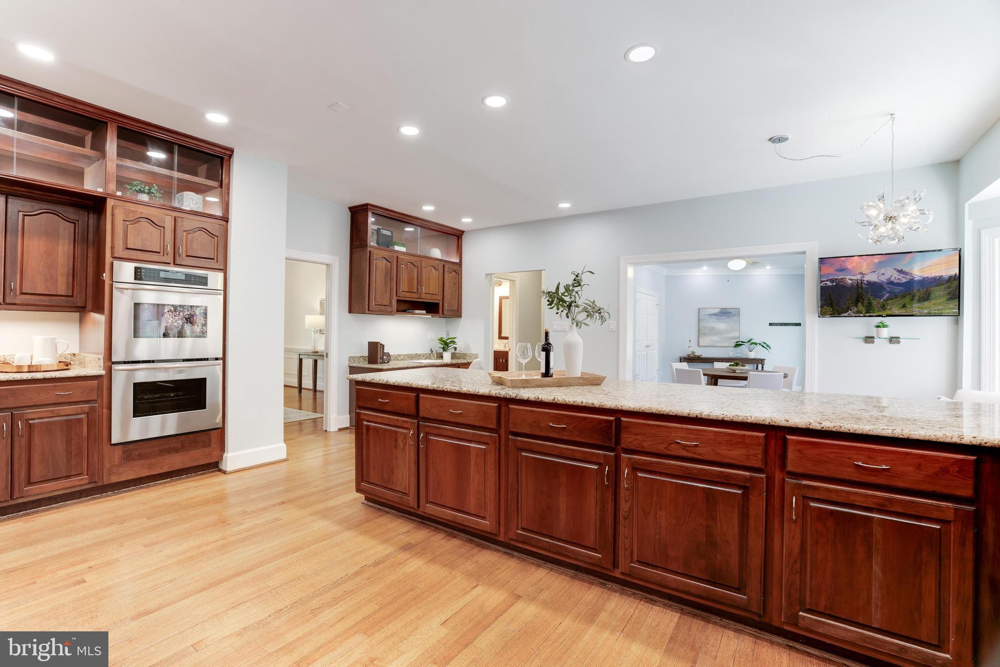 CHINQUAPIN MANOR - Residential