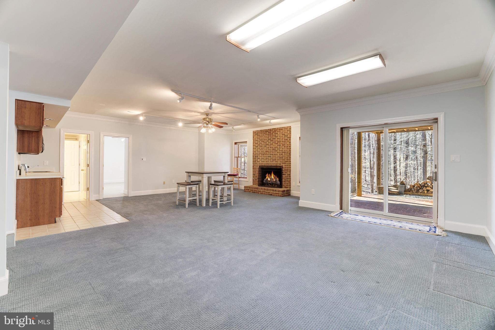 CHINQUAPIN MANOR - Residential