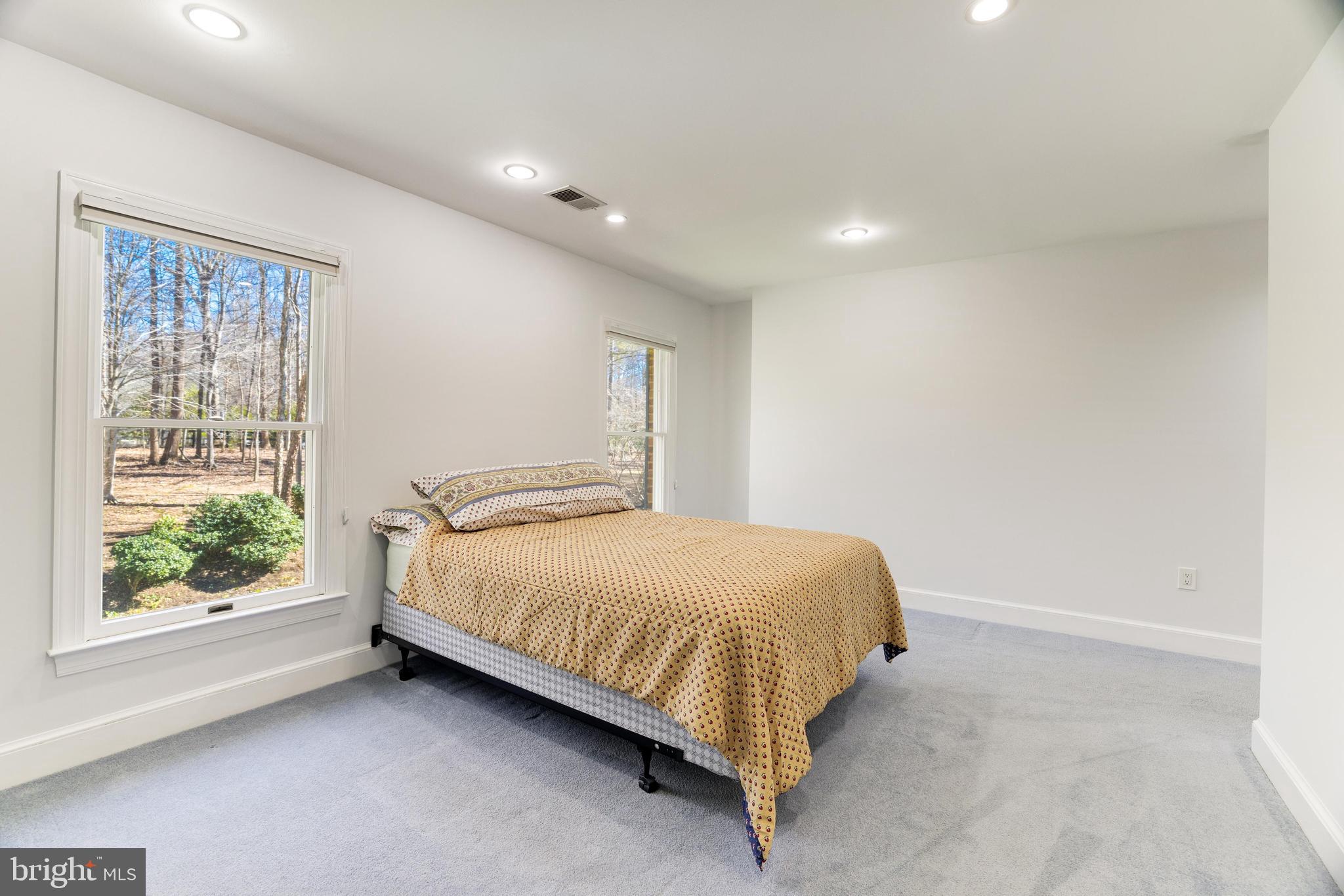 CHINQUAPIN MANOR - Residential