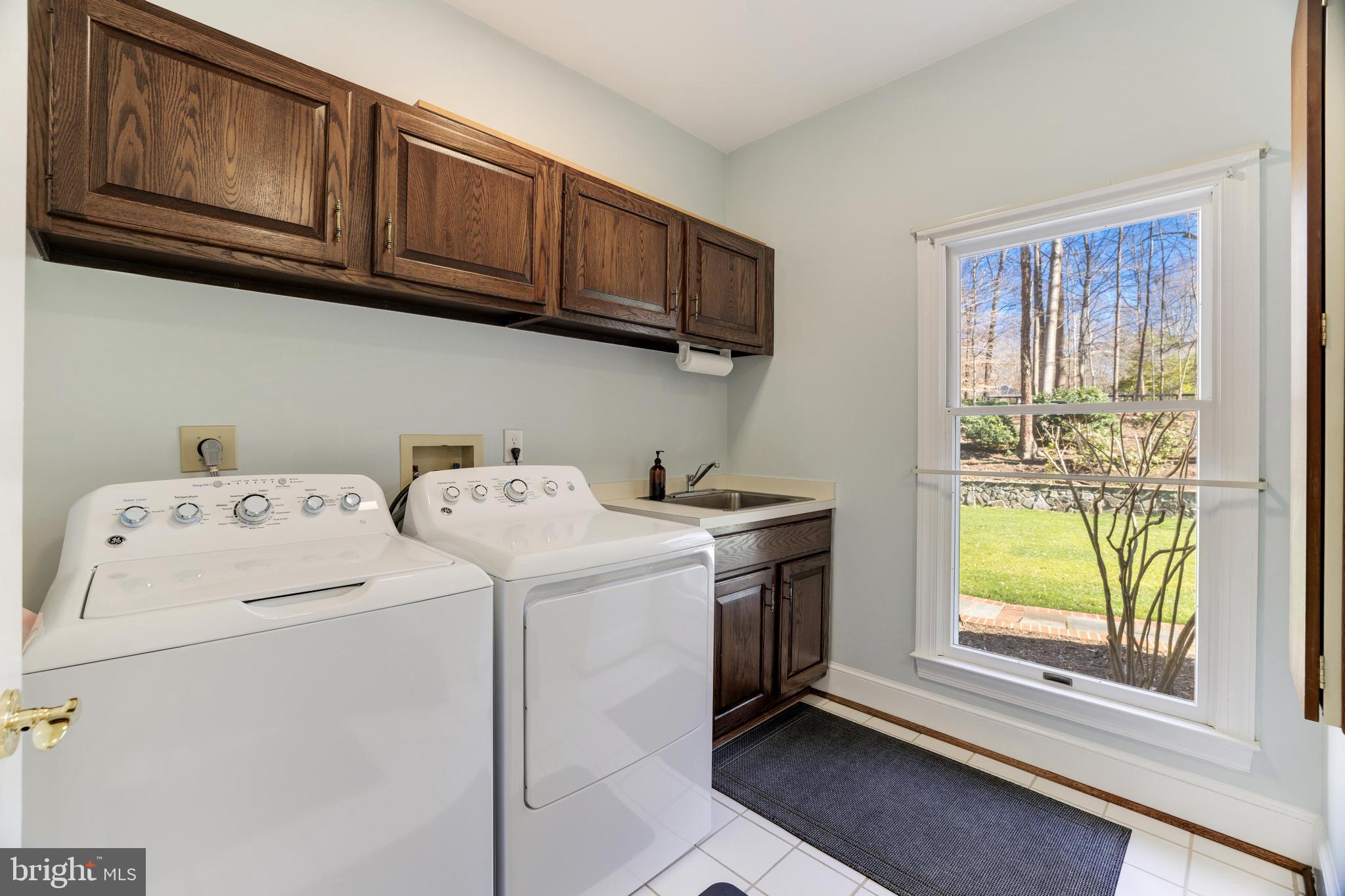 CHINQUAPIN MANOR - Residential