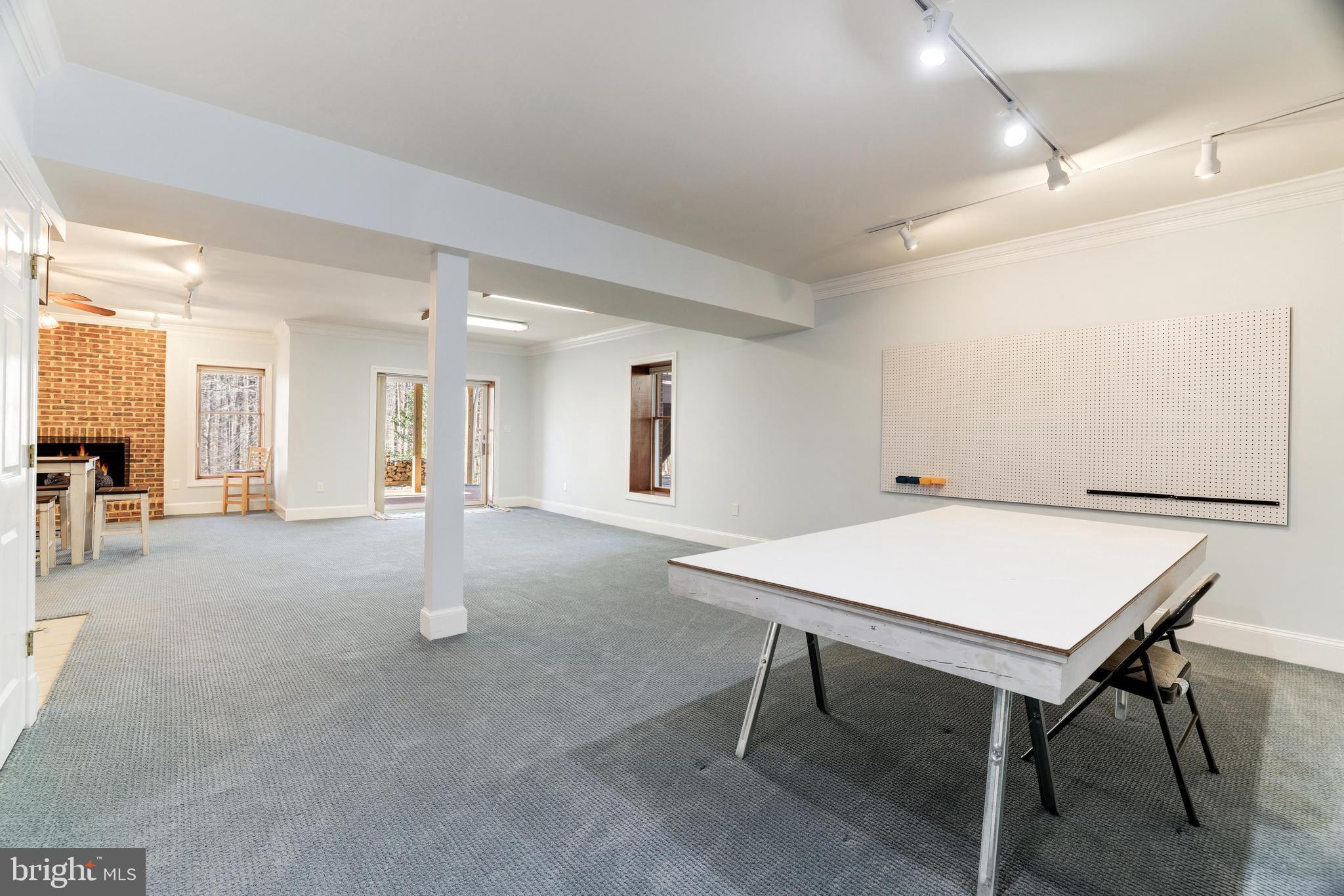 CHINQUAPIN MANOR - Residential