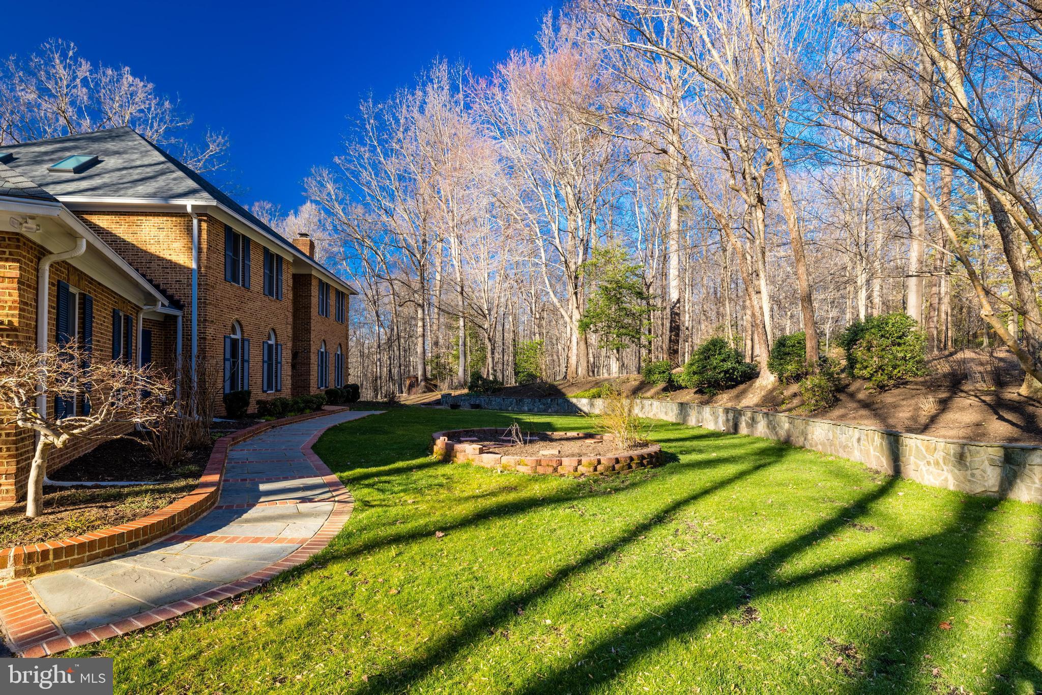 CHINQUAPIN MANOR - Residential