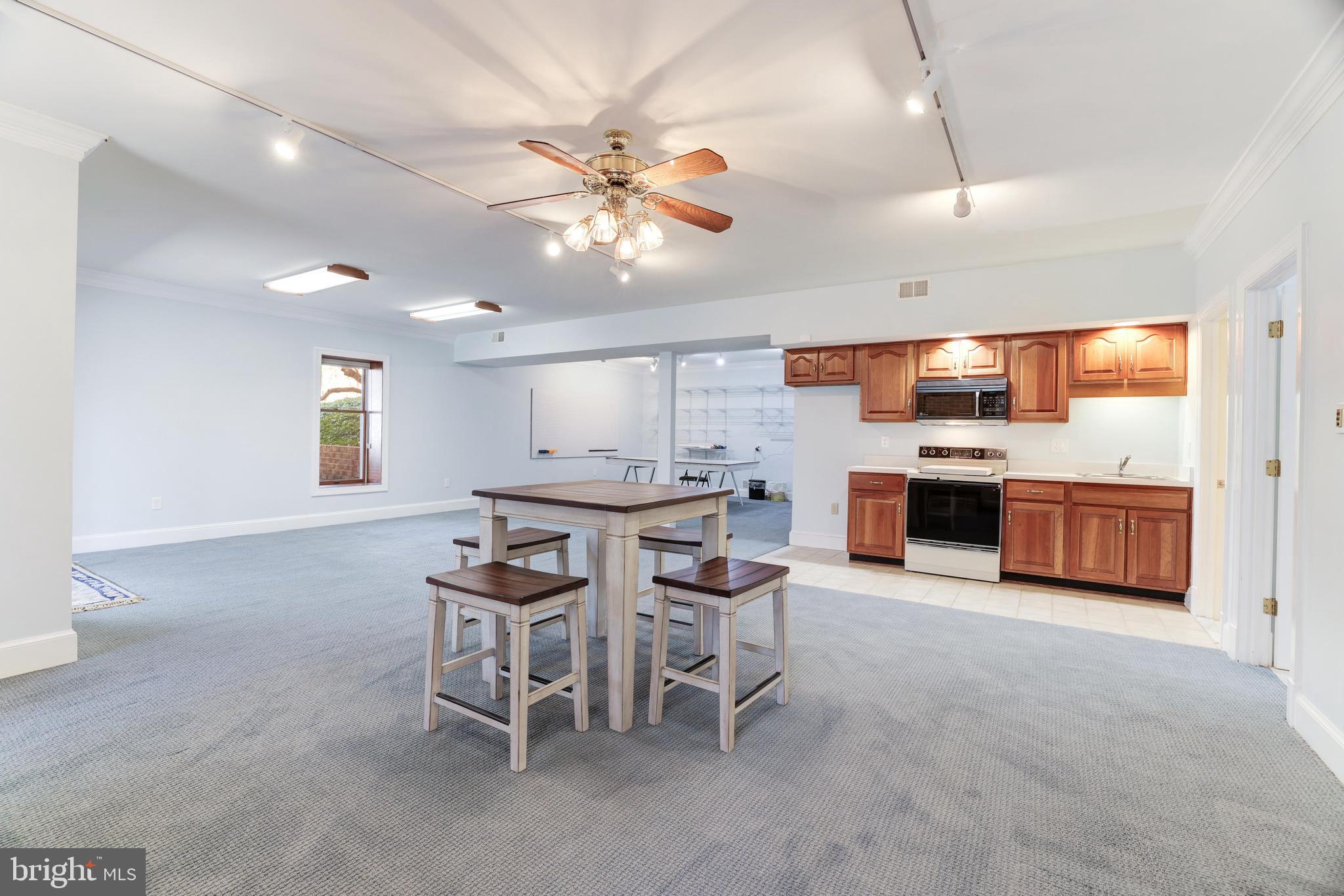 CHINQUAPIN MANOR - Residential