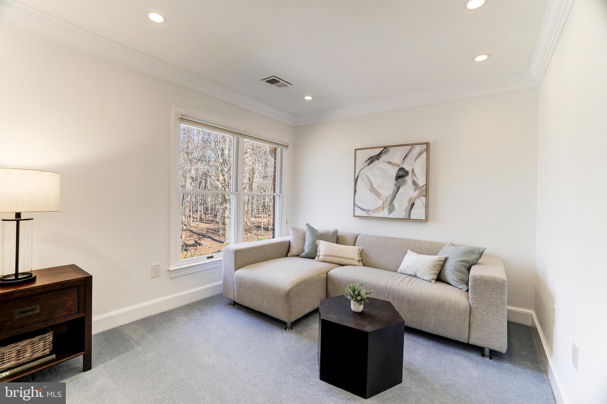 CHINQUAPIN MANOR - Residential