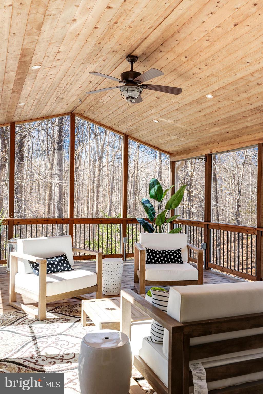 CHINQUAPIN MANOR - Residential