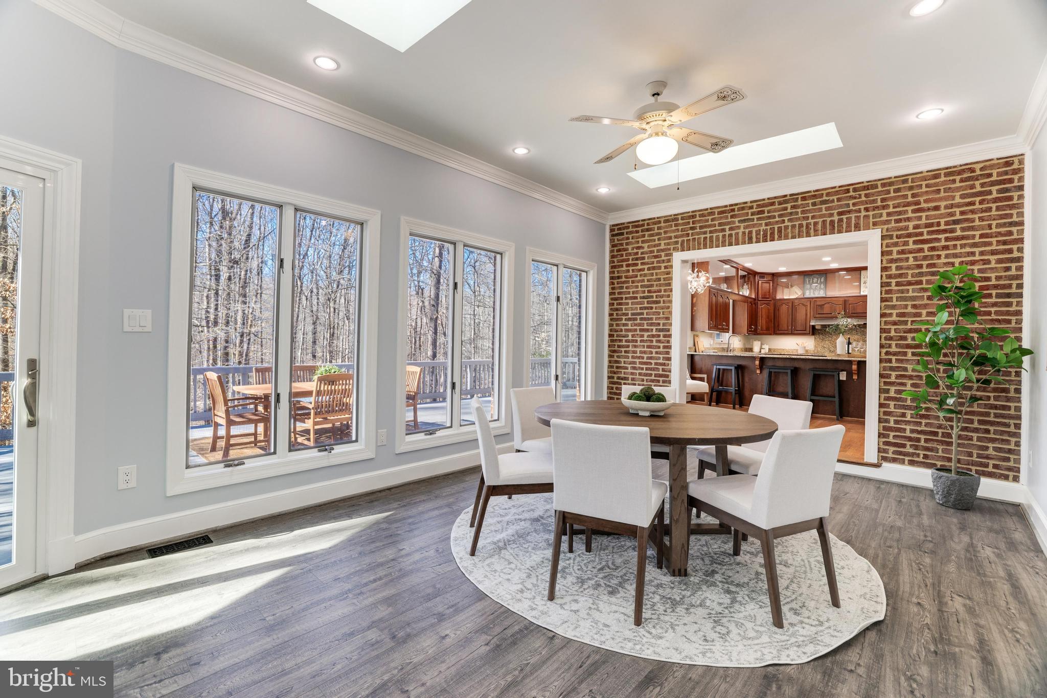 CHINQUAPIN MANOR - Residential