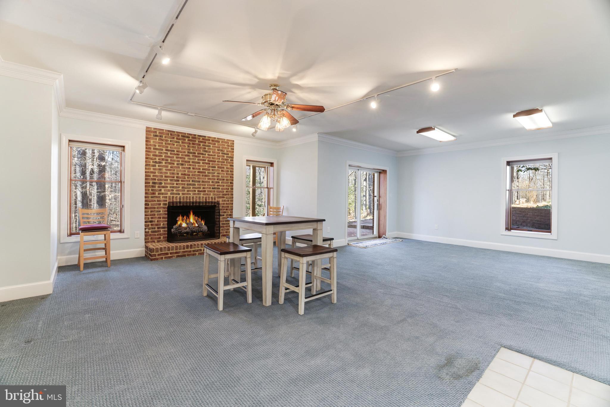 CHINQUAPIN MANOR - Residential