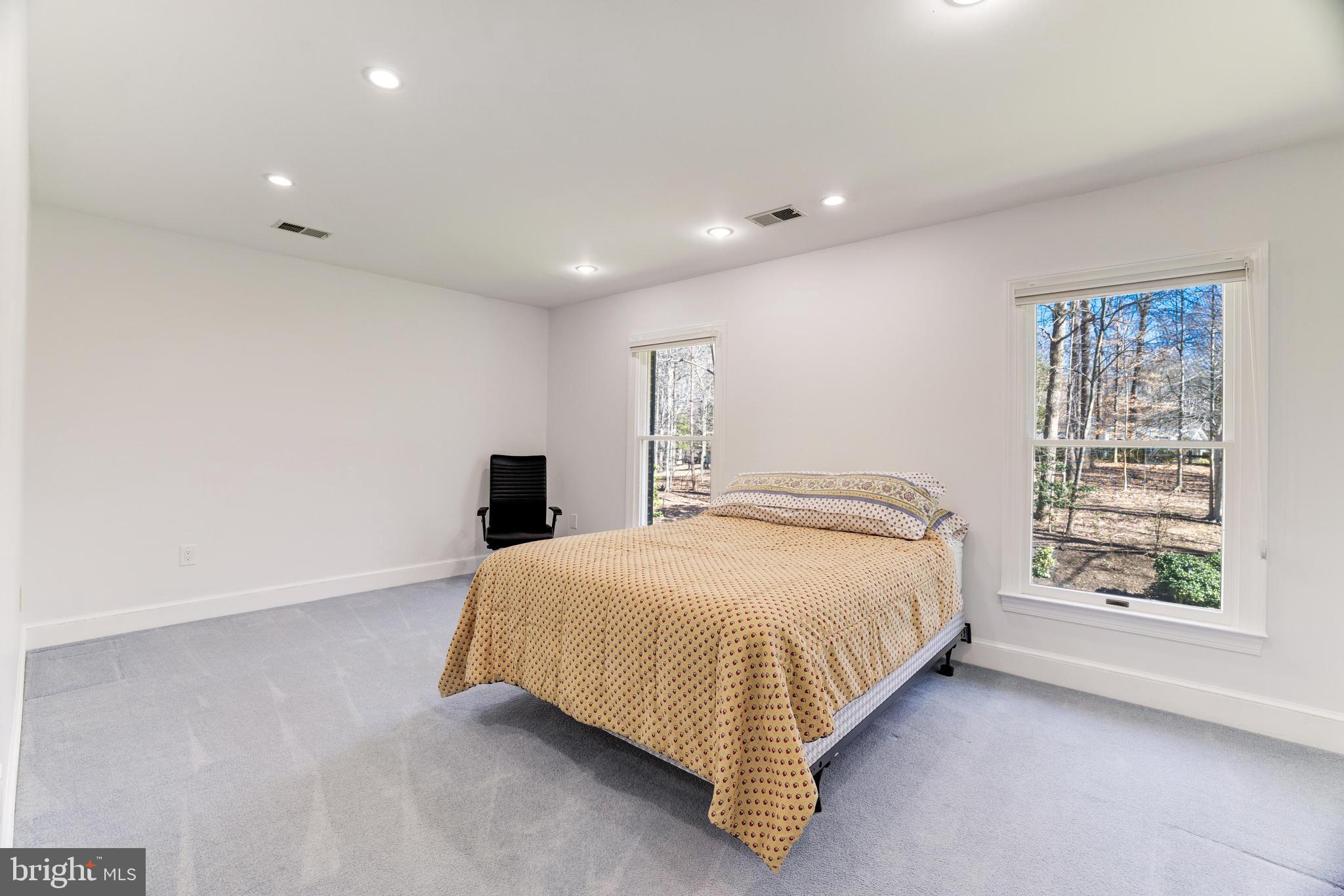 CHINQUAPIN MANOR - Residential