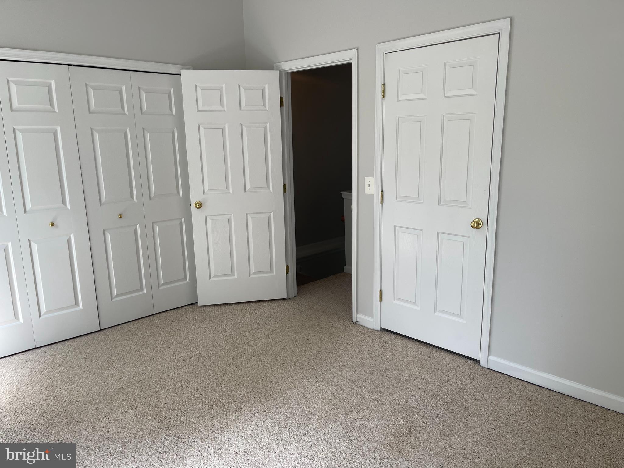 ASHBURN VILLAGE - Residential Lease