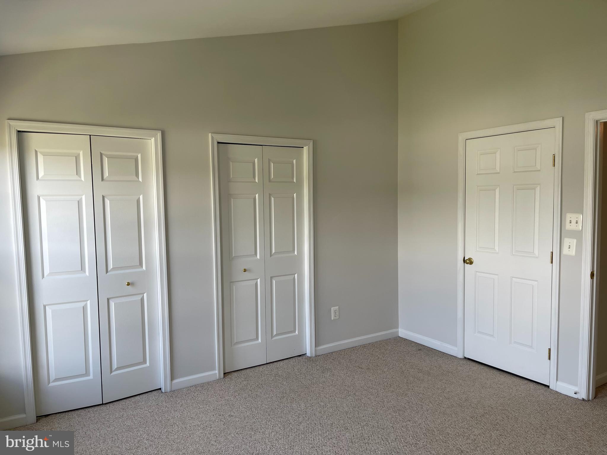 ASHBURN VILLAGE - Residential Lease