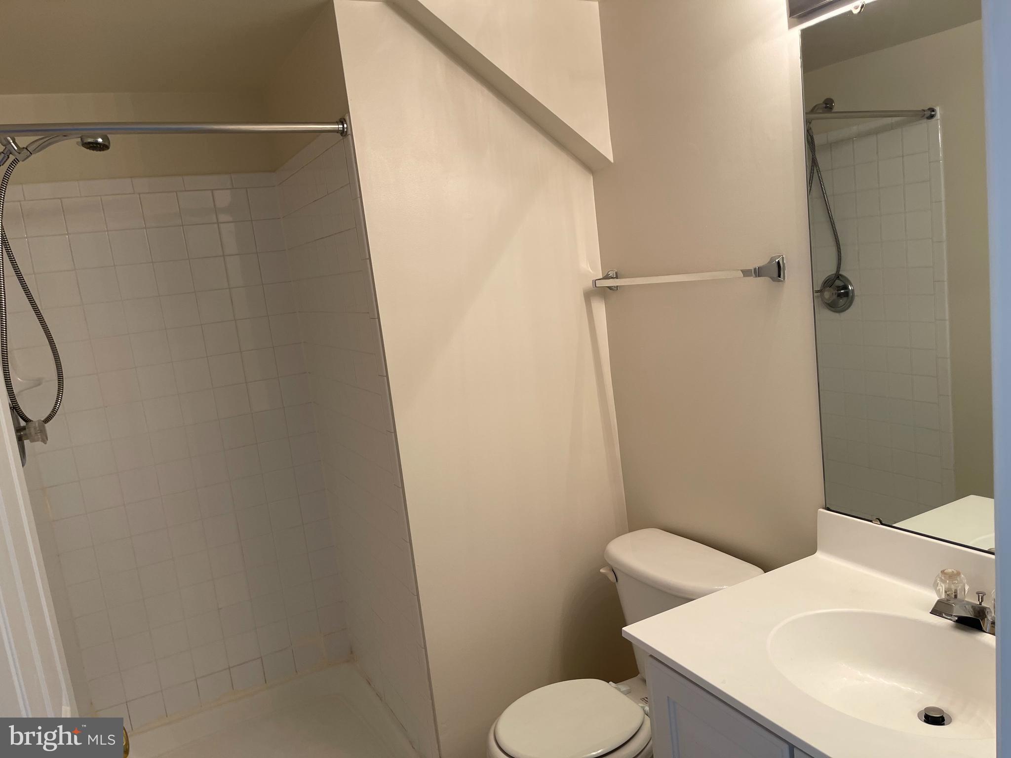 ASHBURN VILLAGE - Residential Lease