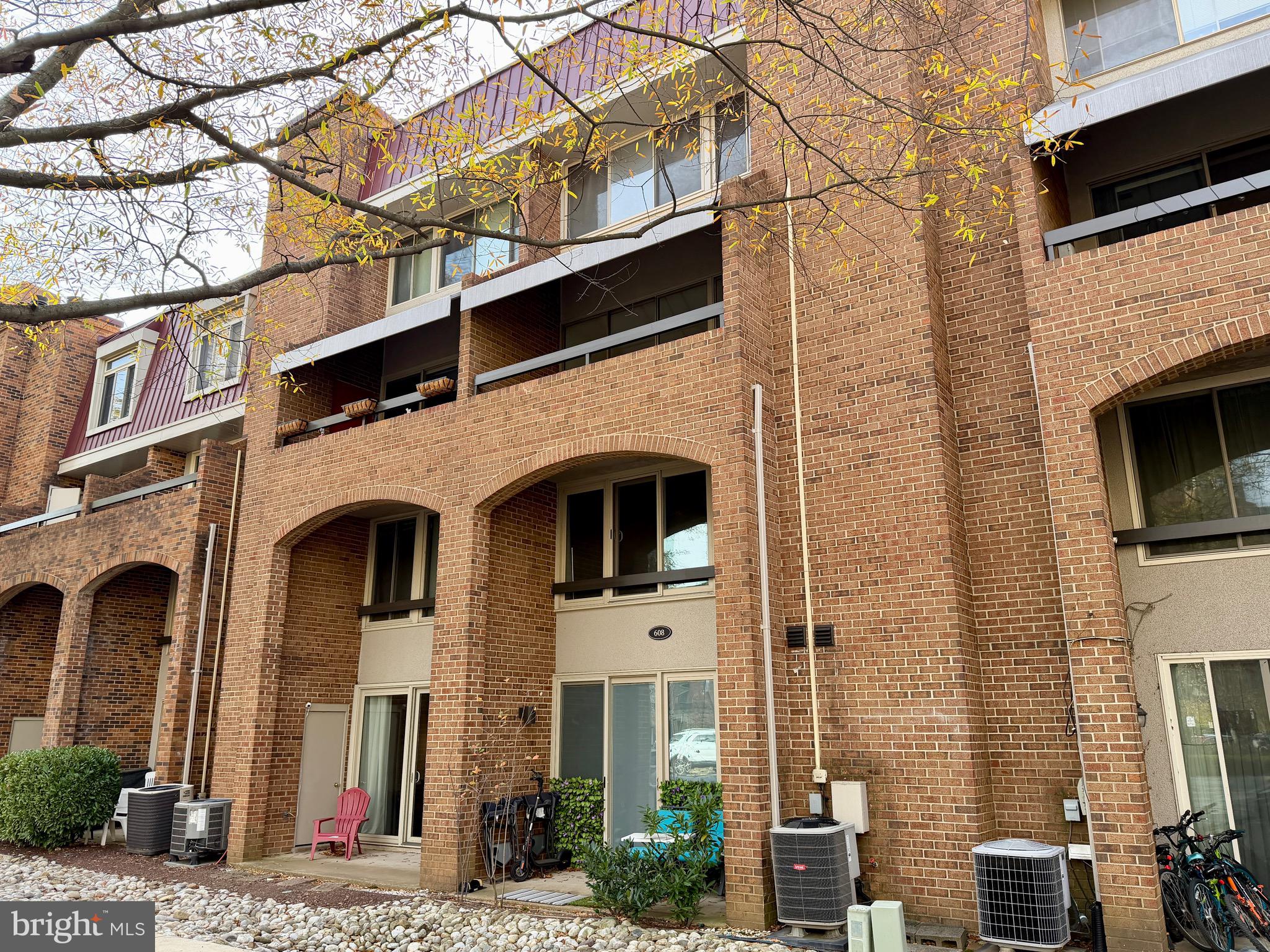 SOUTHAMPTON - Residential Lease