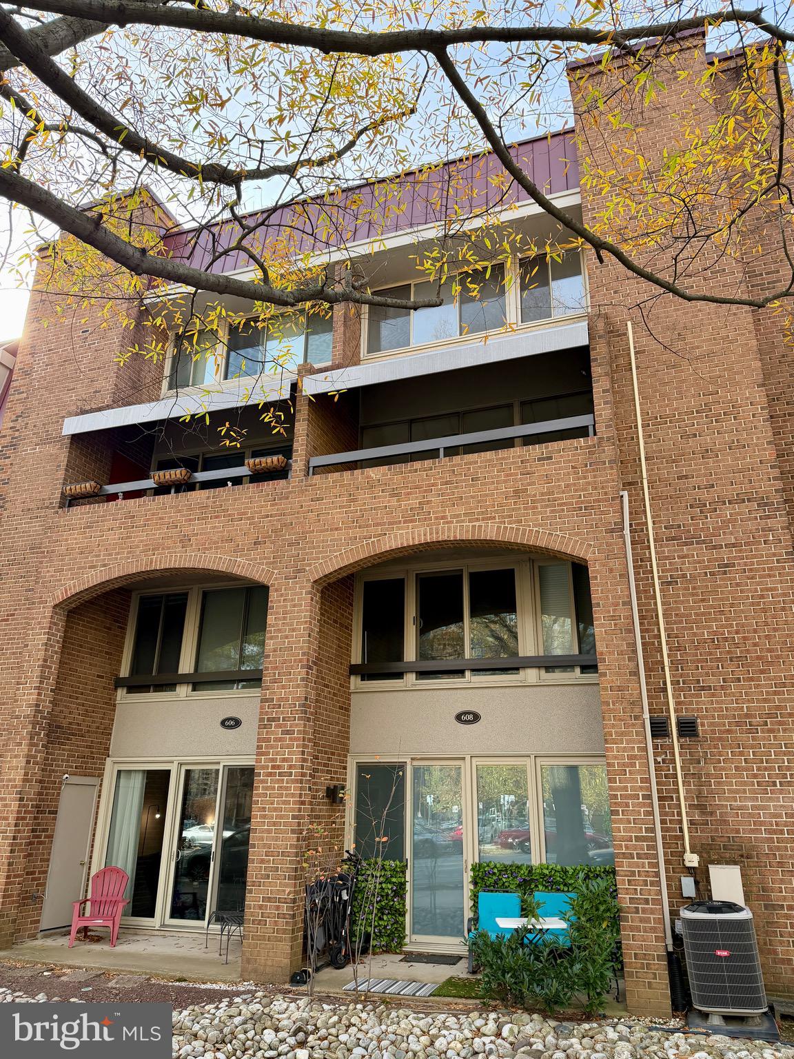 SOUTHAMPTON - Residential Lease