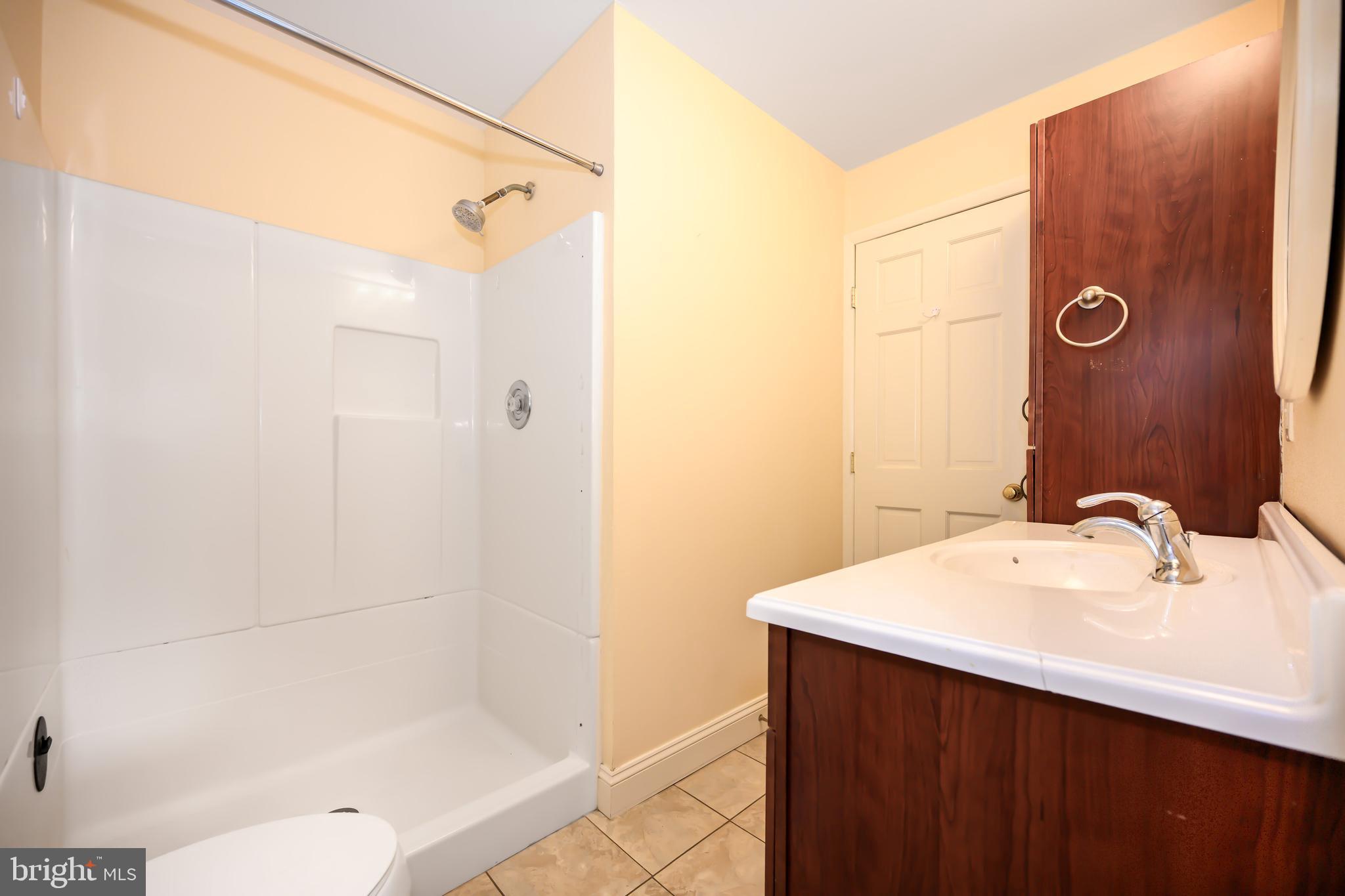 OXFORD - Commercial Sale