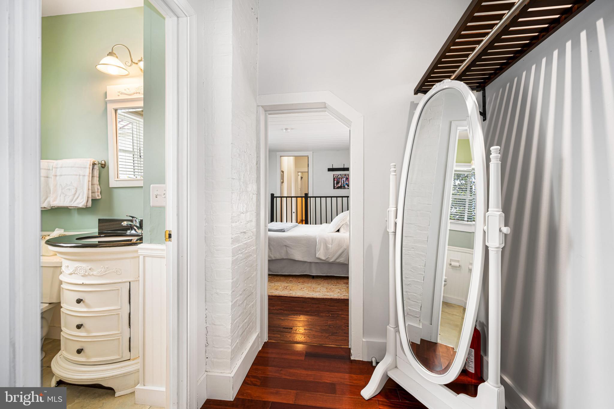 OXFORD - Commercial Sale