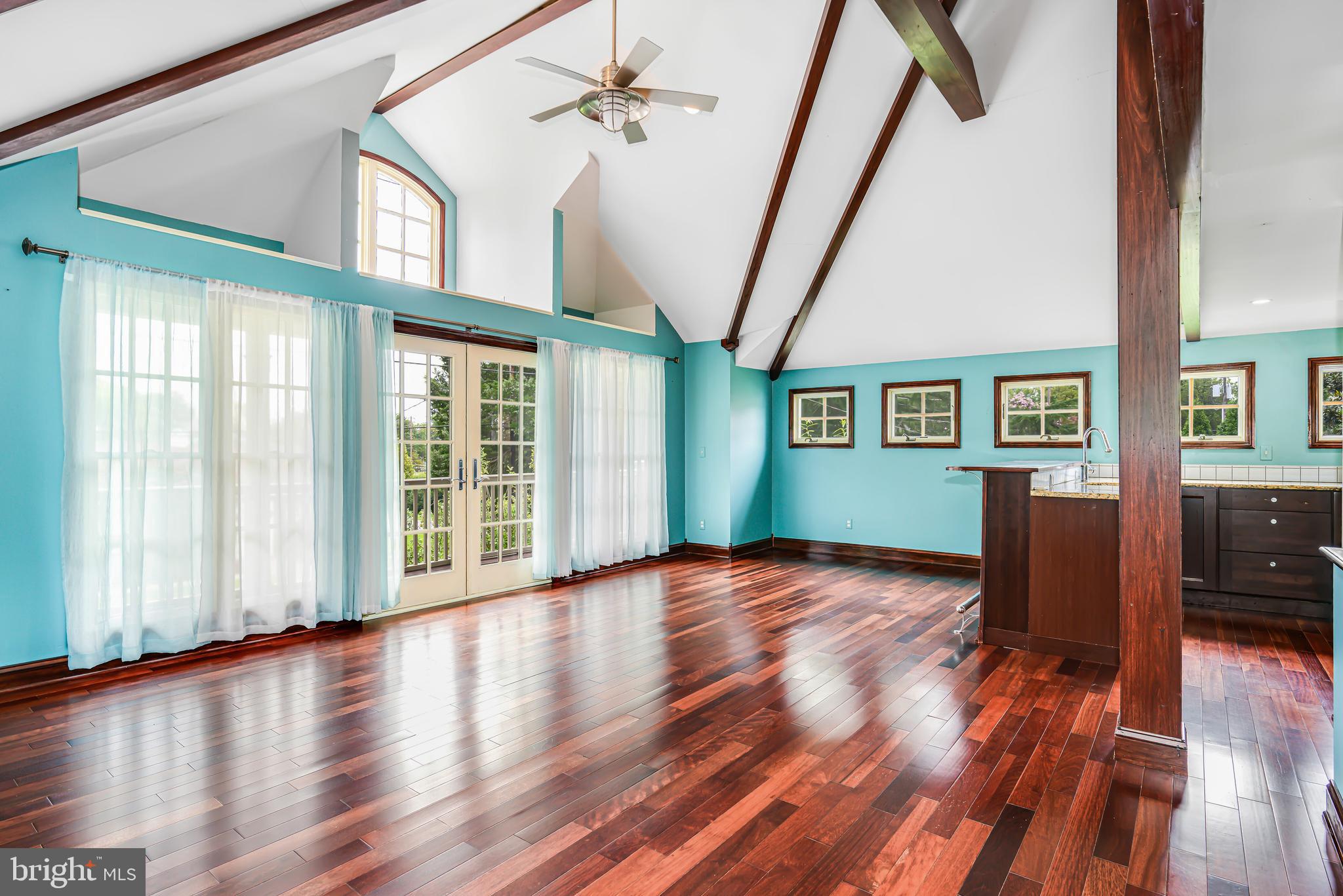 OXFORD - Commercial Sale