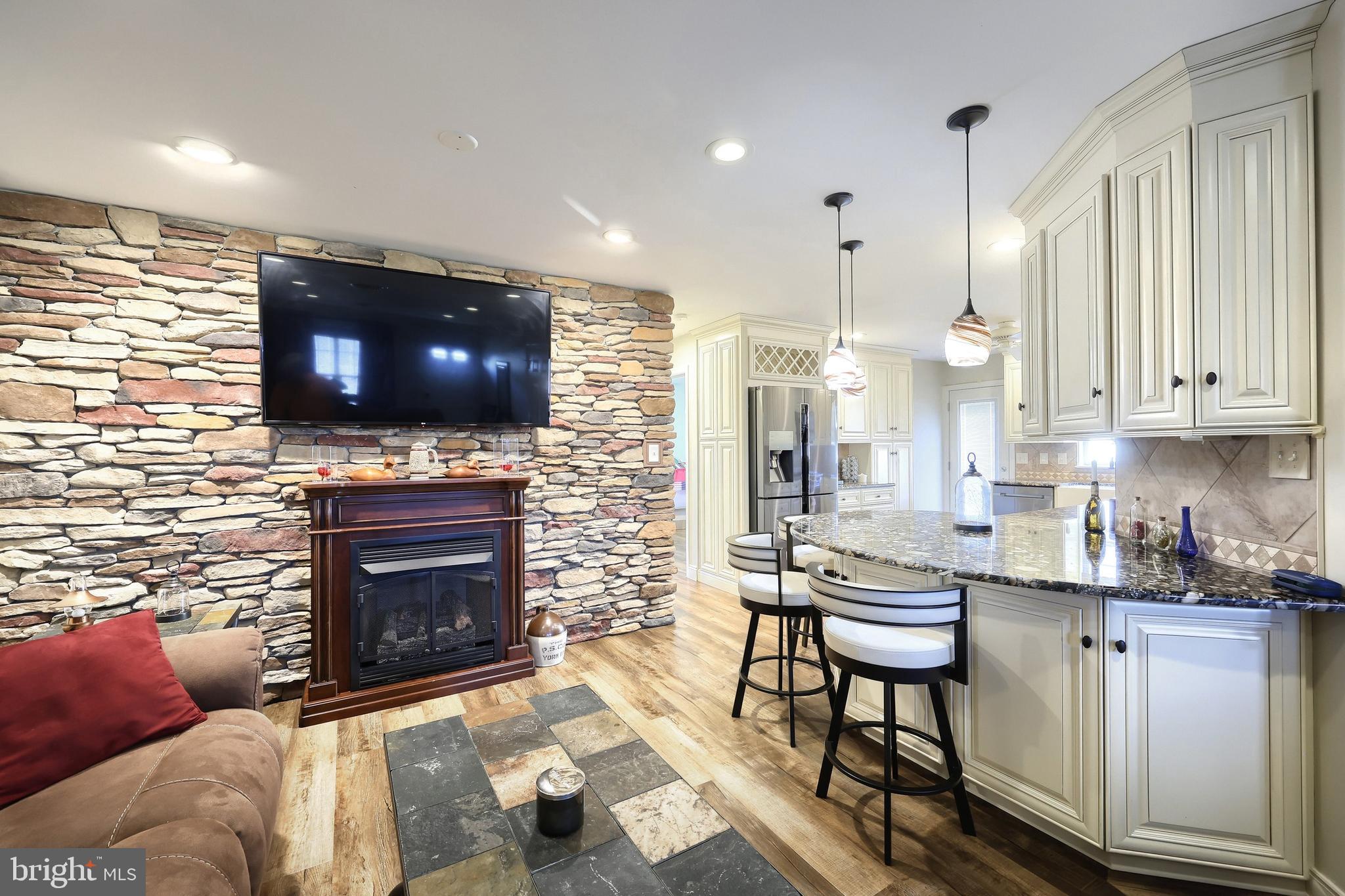 BROOKSTONE - Residential