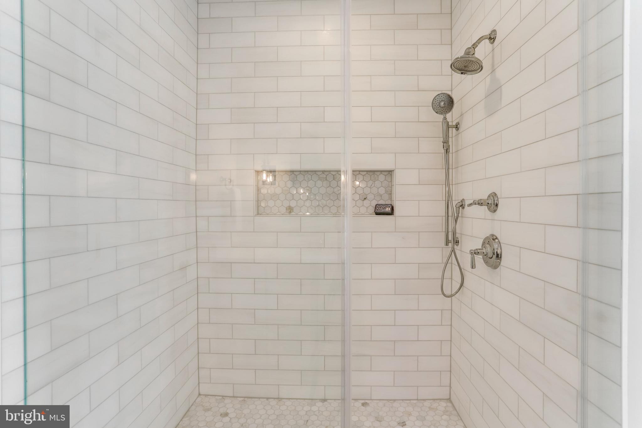 CLARENDON - Residential