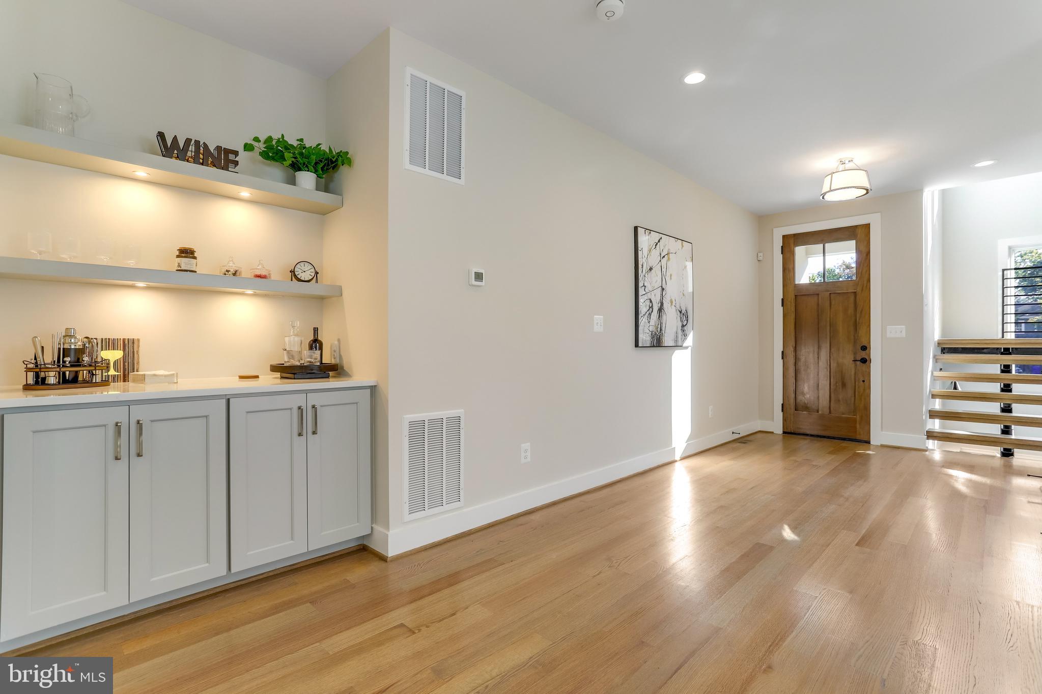 CLARENDON - Residential