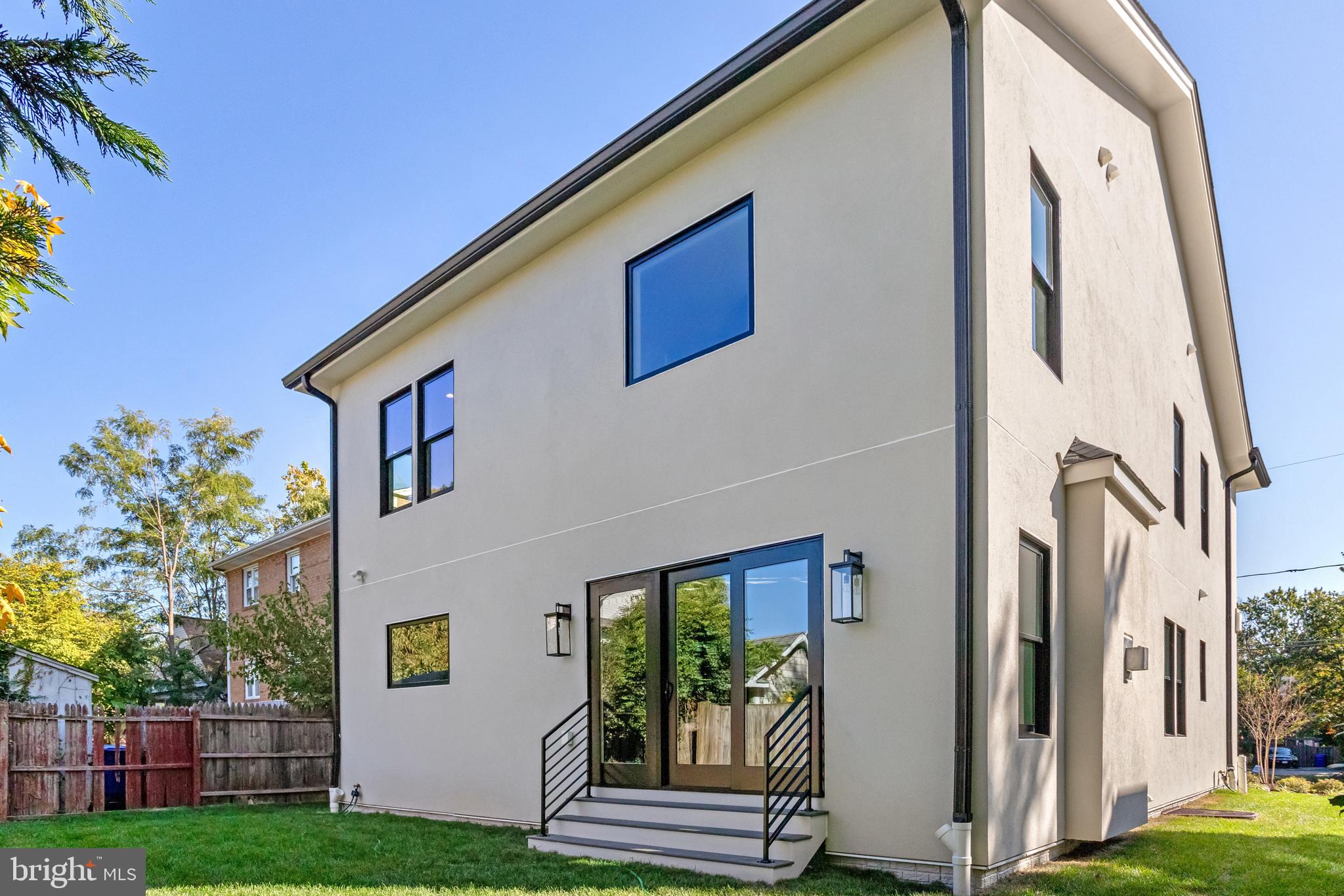 CLARENDON - Residential