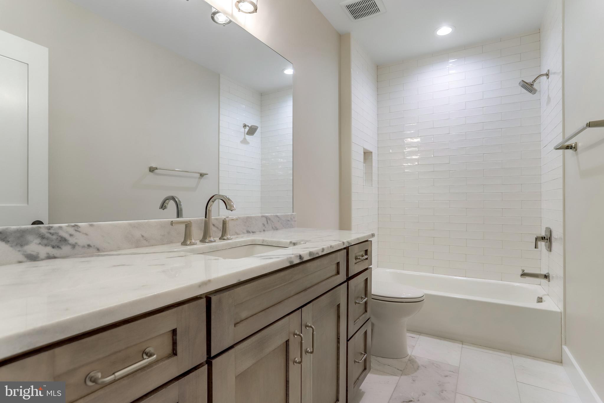 CLARENDON - Residential