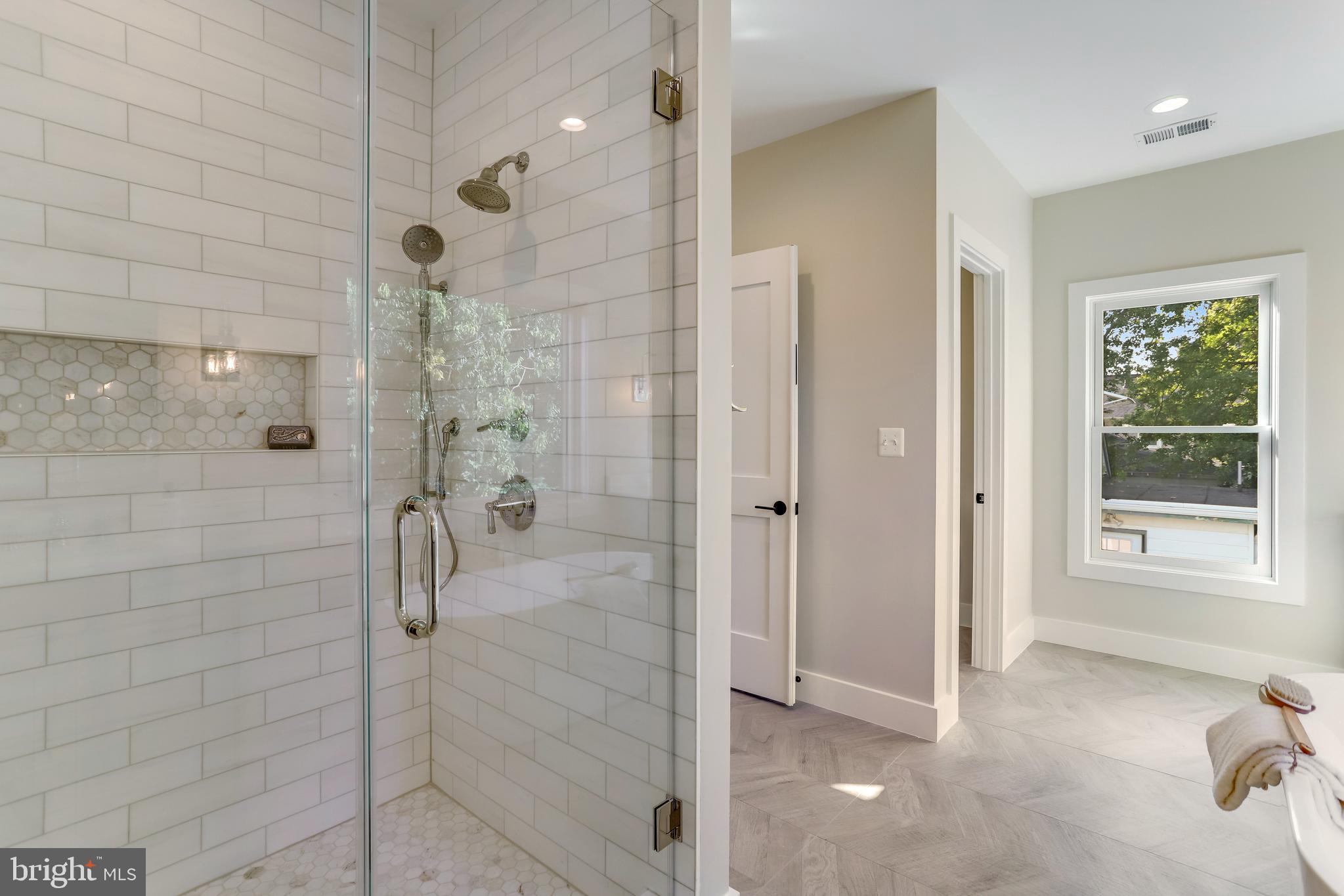 CLARENDON - Residential