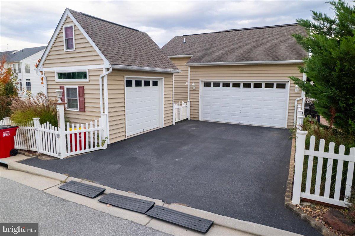 LAKELAND PLACE - Residential