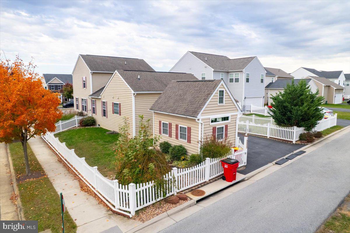 LAKELAND PLACE - Residential