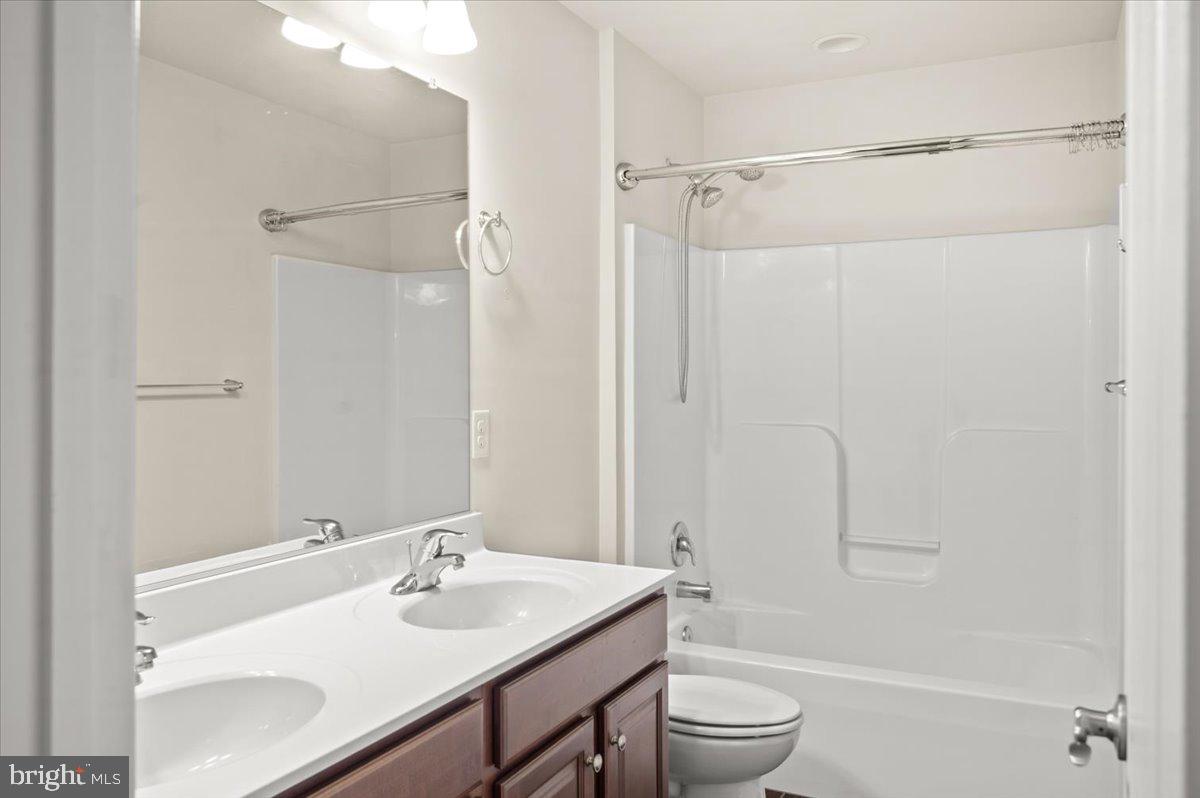 LAKELAND PLACE - Residential