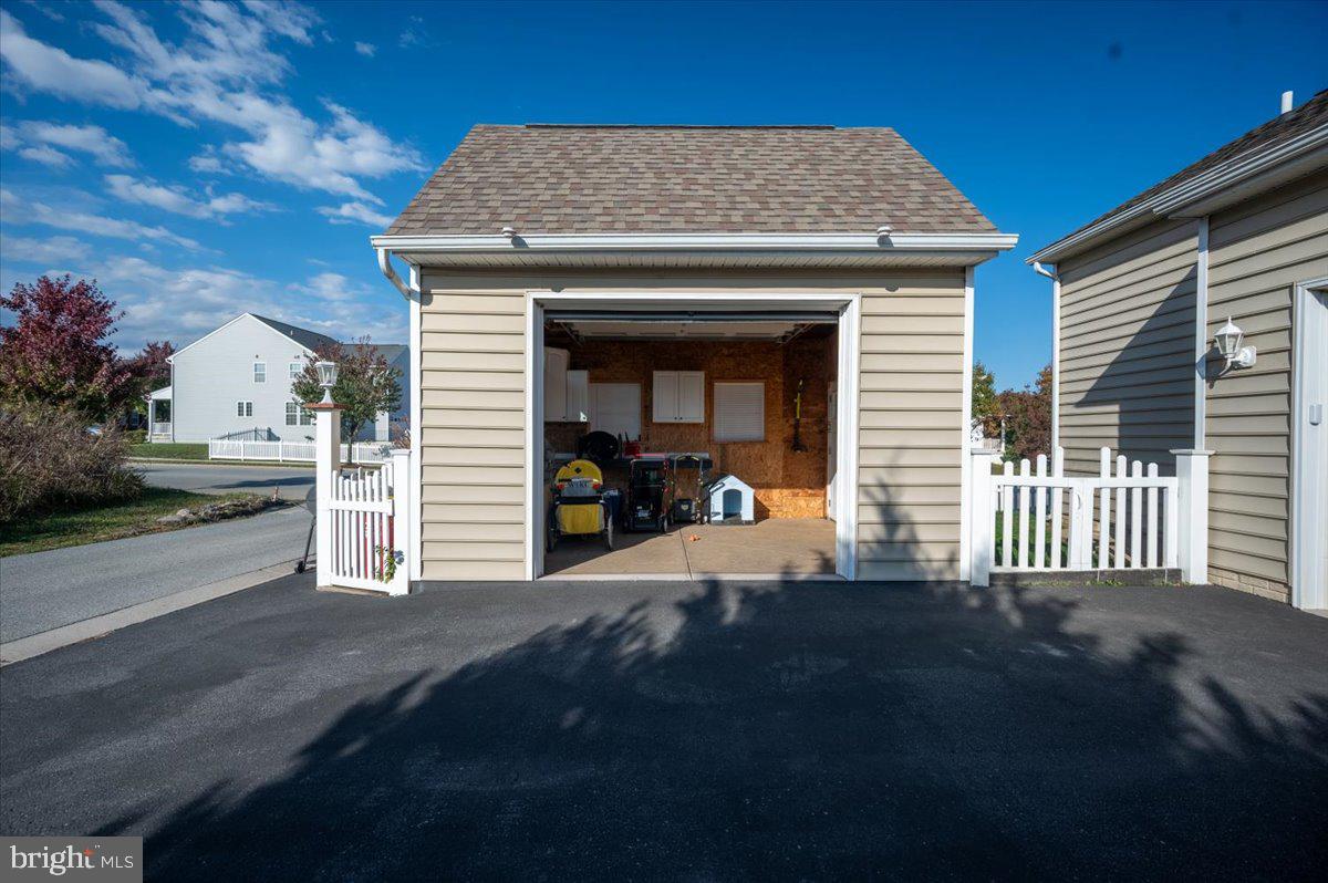 LAKELAND PLACE - Residential