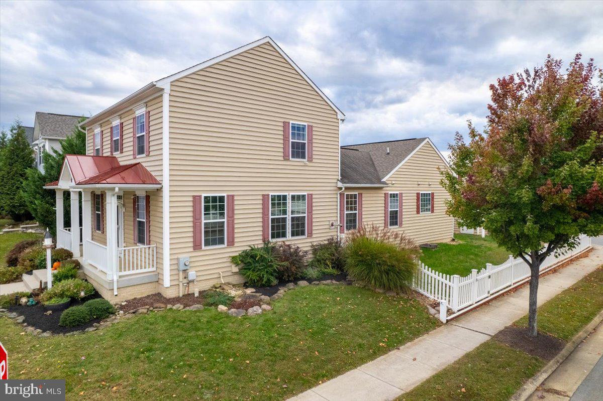 LAKELAND PLACE - Residential