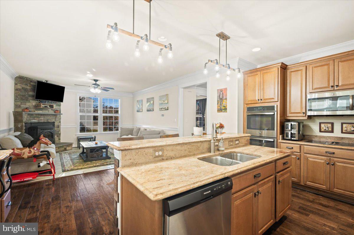 LAKELAND PLACE - Residential