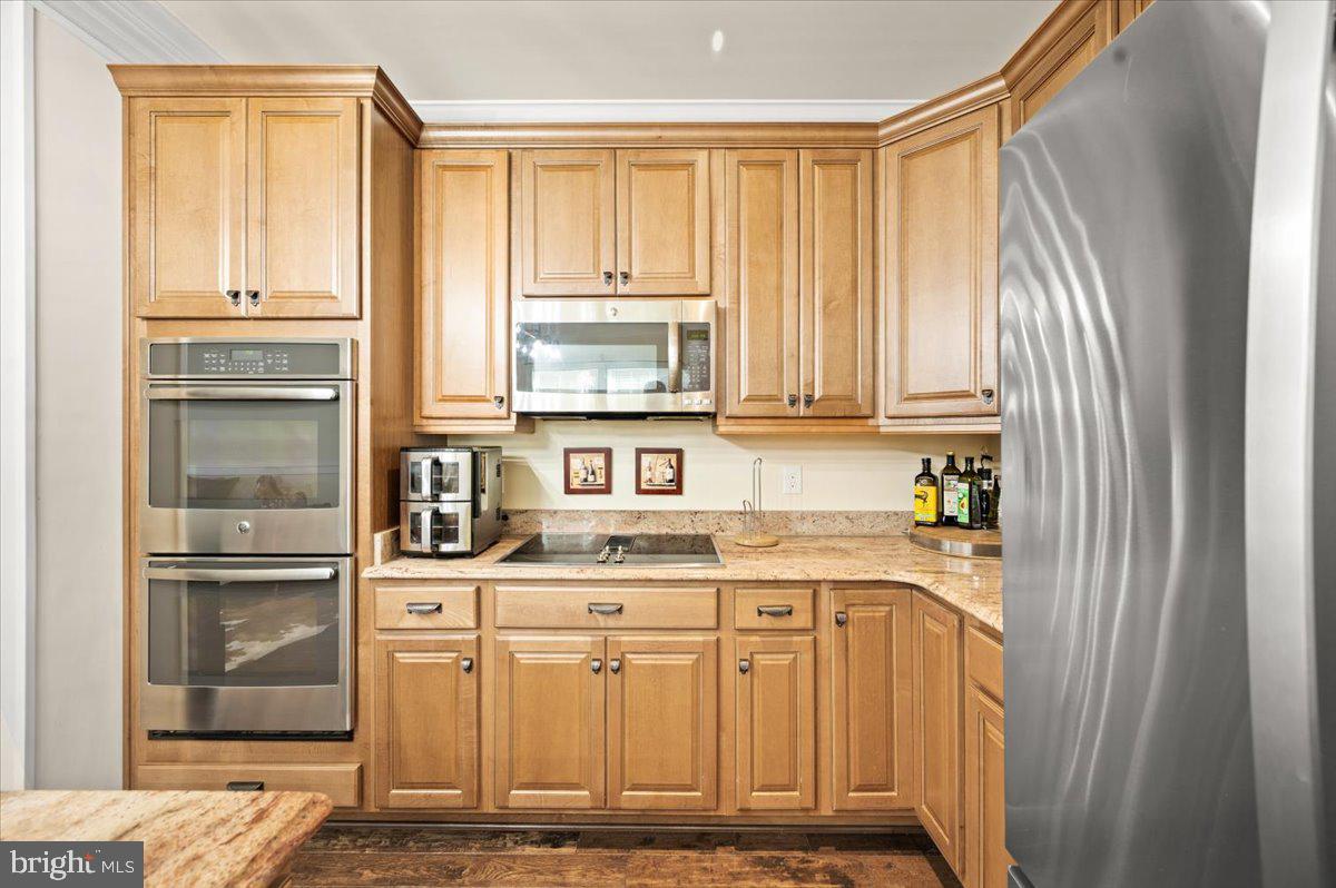 LAKELAND PLACE - Residential