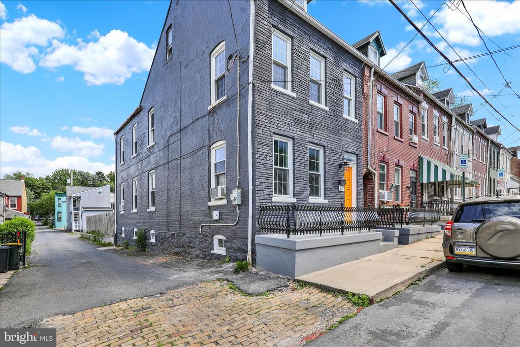 Photo of 614 Saint Joseph Street, LANCASTER, PA 17603 (MLS # PALA2088432)