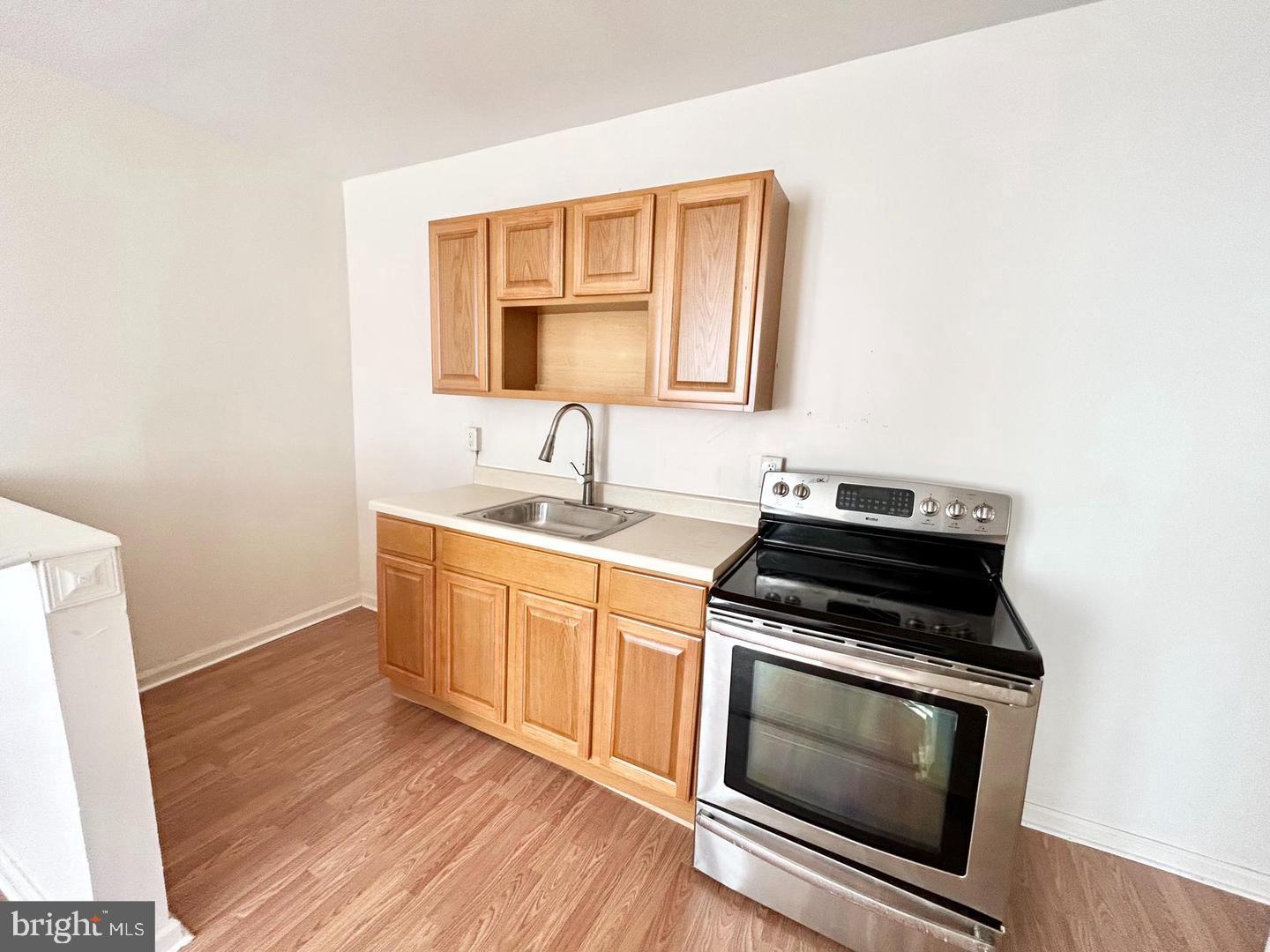 KENSINGTON - Commercial Sale