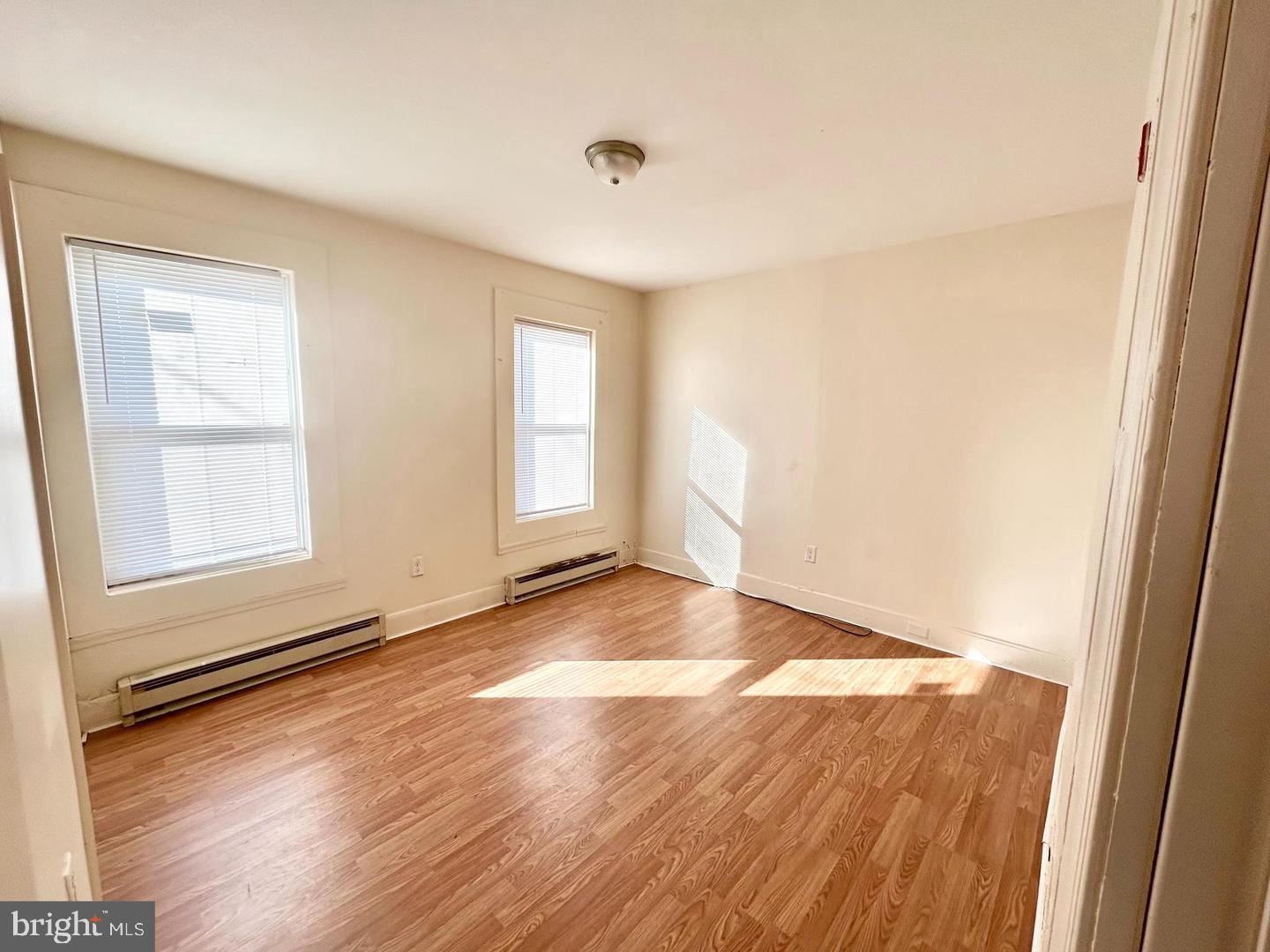 KENSINGTON - Commercial Sale