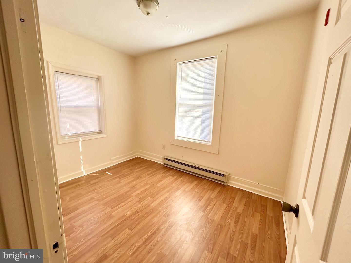 KENSINGTON - Commercial Sale