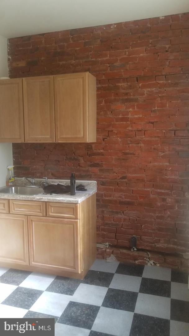 KENSINGTON - Commercial Sale