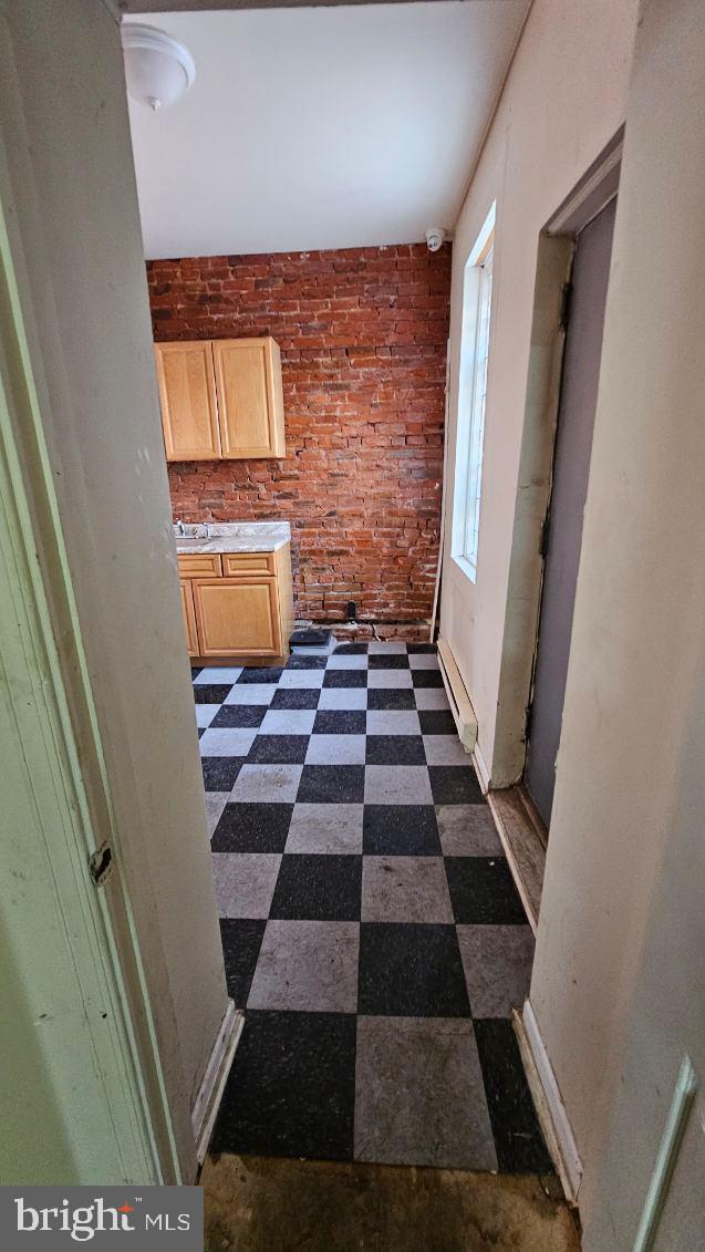 KENSINGTON - Commercial Sale