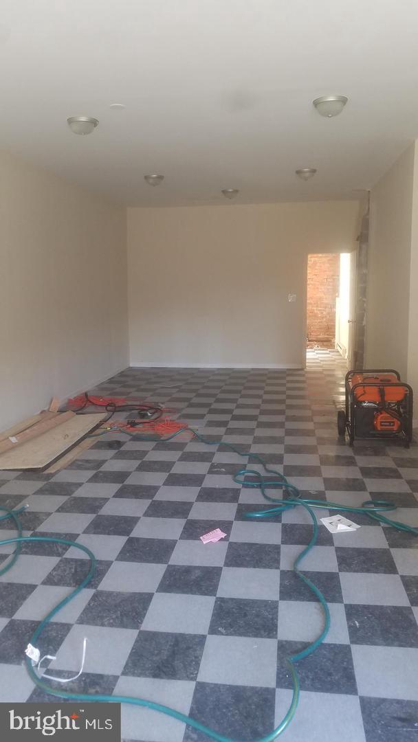 KENSINGTON - Commercial Sale