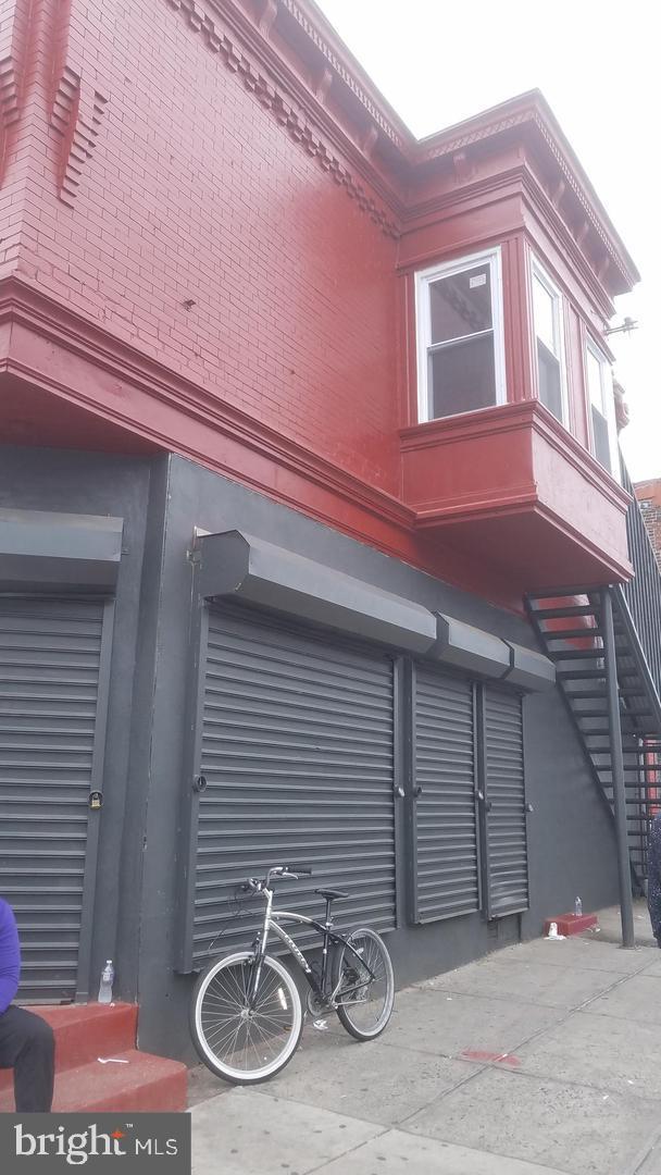 KENSINGTON - Commercial Sale