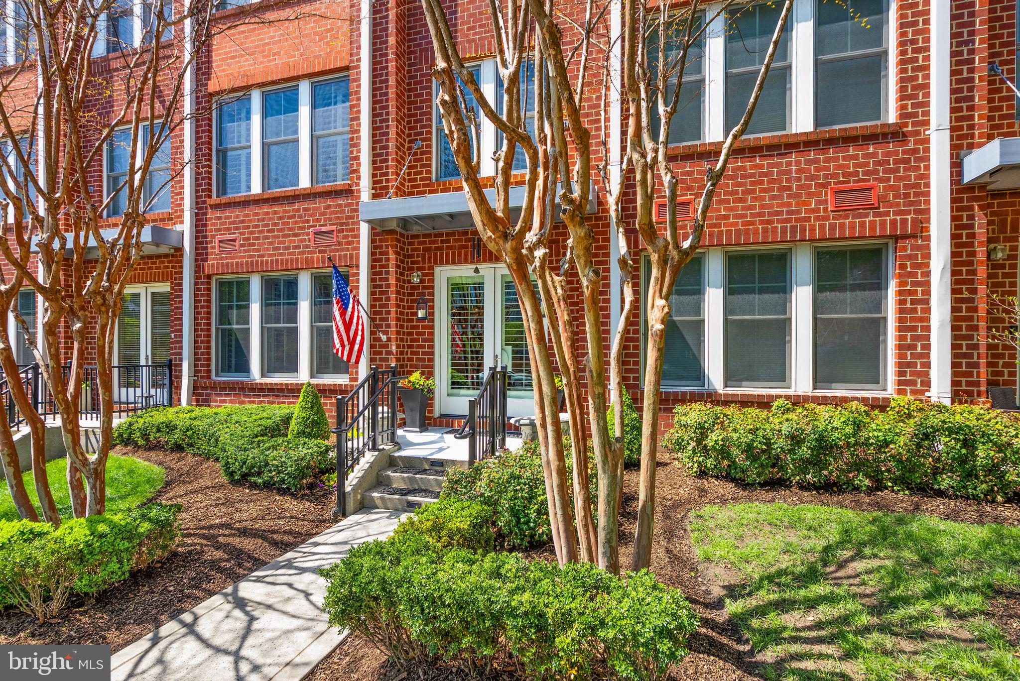 1418 N RHODES STREET B105