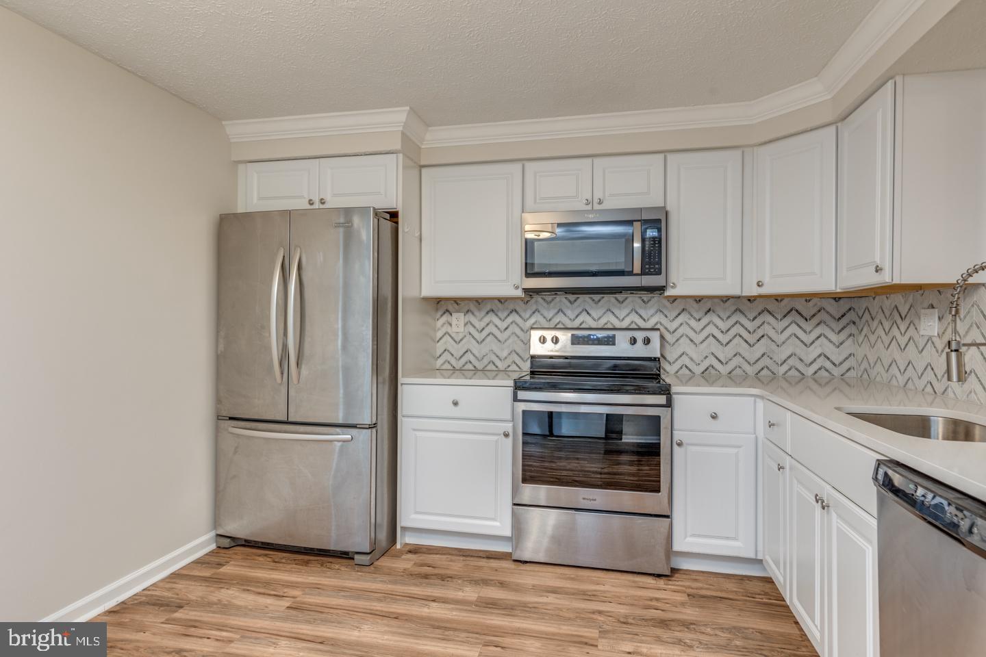 6 VICTORIA MANOR COURT