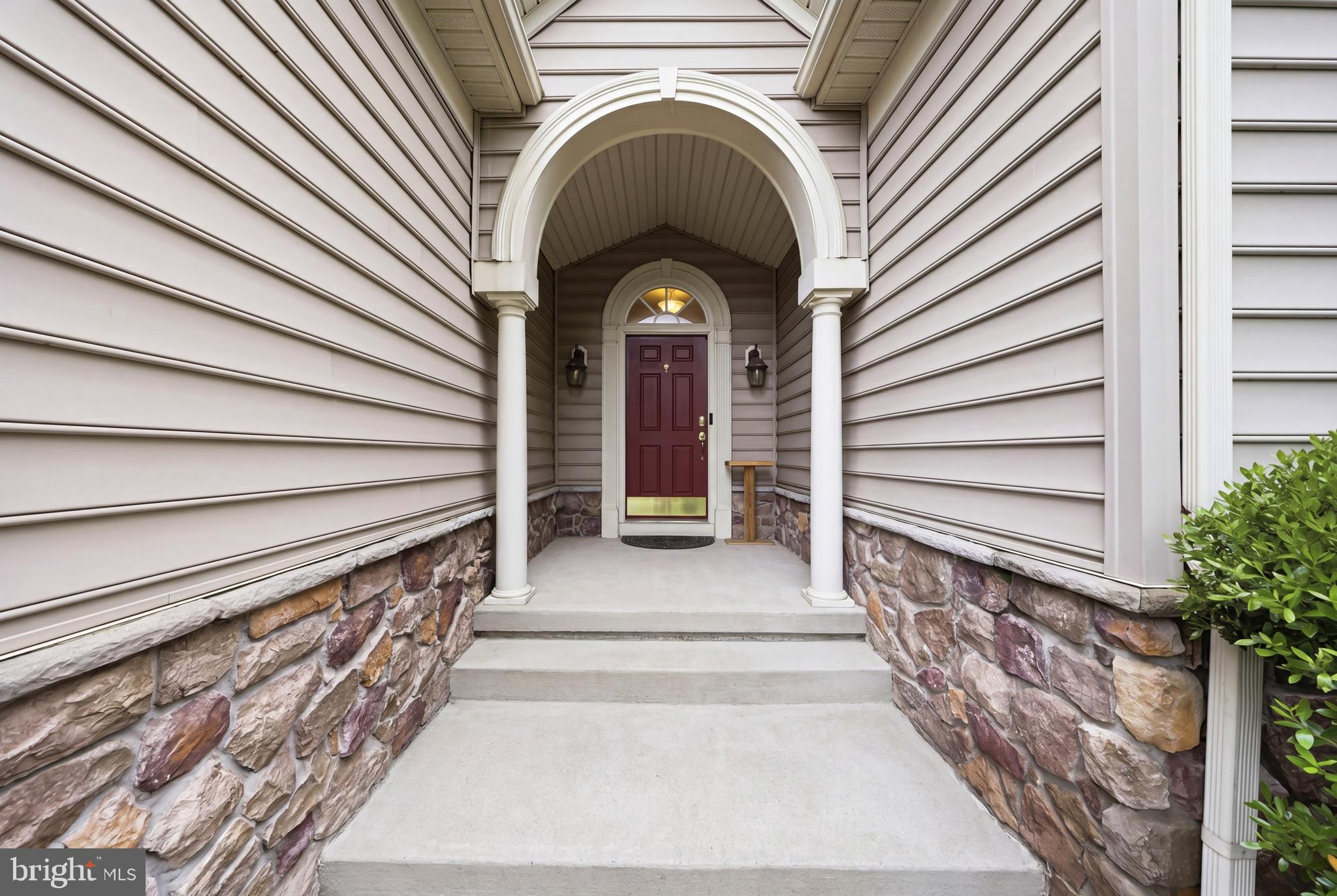 204 HEARTHSTONE DRIVE