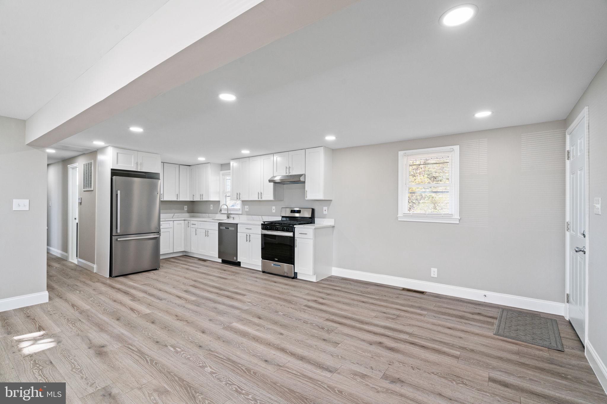 FAIRFAX HOMES - Residential