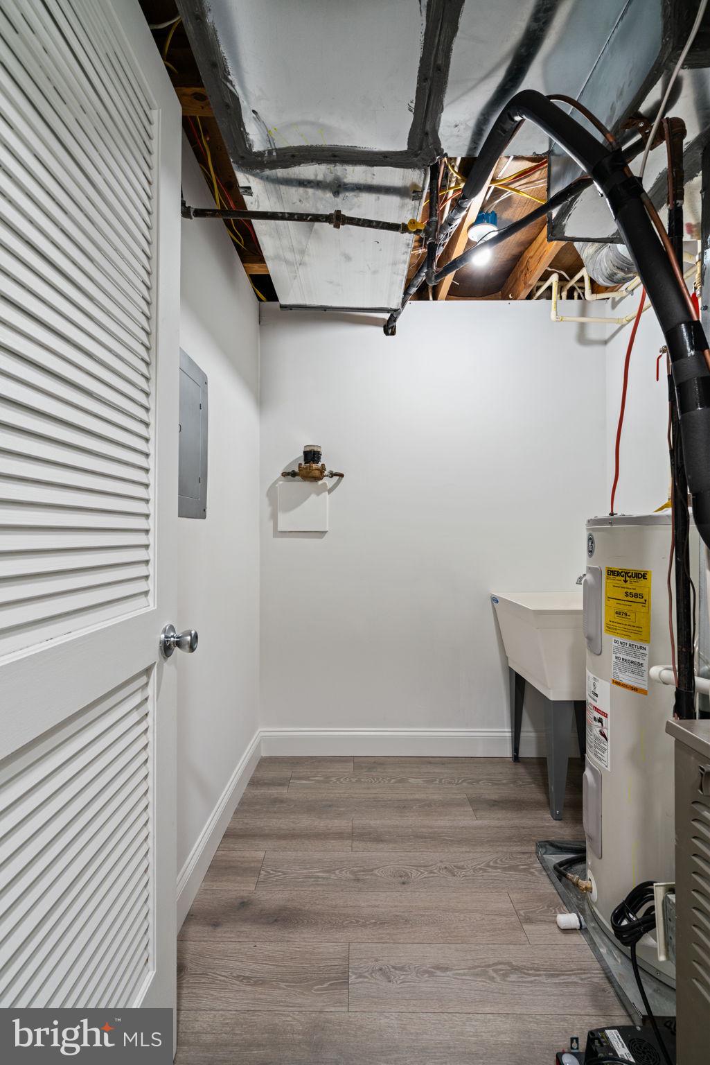 FAIRFAX HOMES - Residential