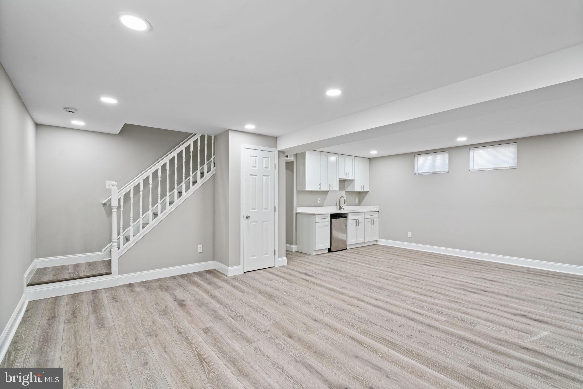 FAIRFAX HOMES - Residential