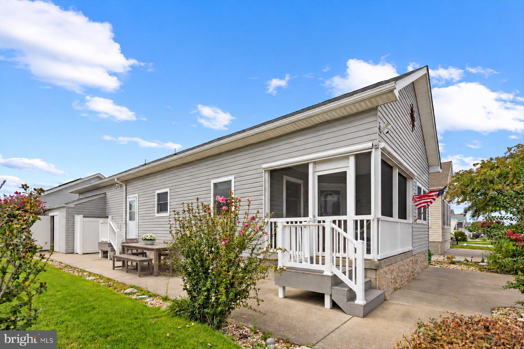 125 SANDYHILL DRIVE