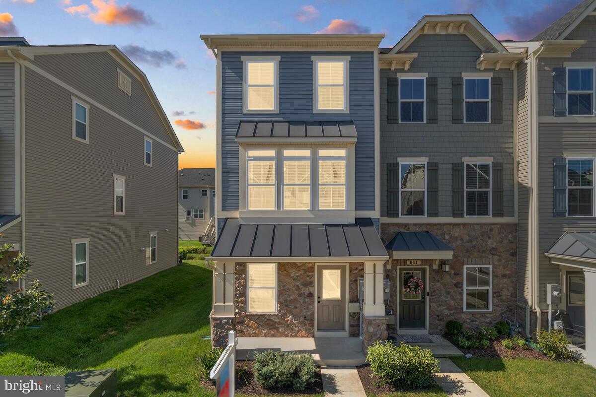 CREEKSIDE VILLAGE - Residential