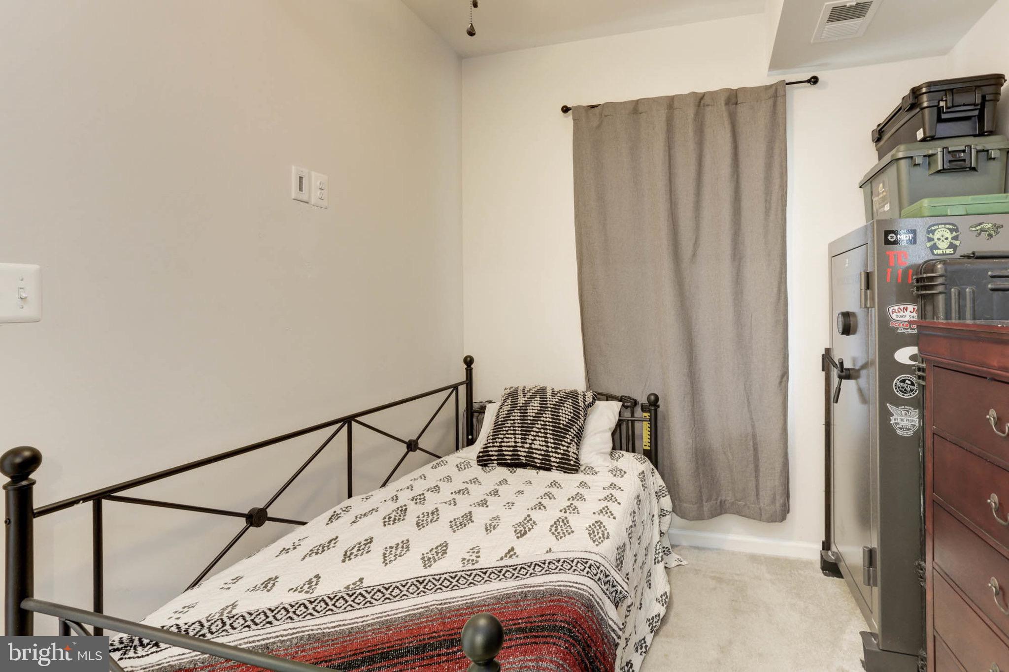 CREEKSIDE VILLAGE - Residential